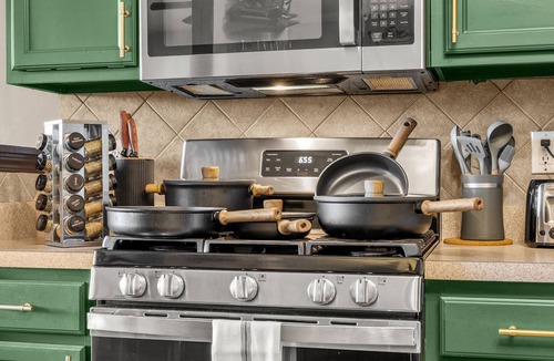 Gwinnett Place House | Family Friendly | Sleeps 10 - 4BR | I-85 Access