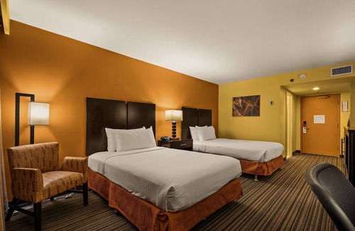 Western Honolulu Hotel | Family Friendly Stay | 2 Double Beds Standard Room | Free Breakfast & Pool
