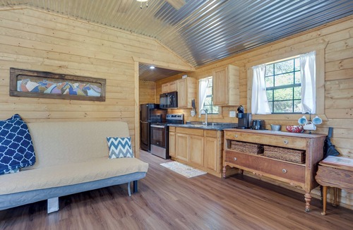 Fredericksburg Cabin | Family-Friendly Hill Country Cabin Rental w/Deck!
