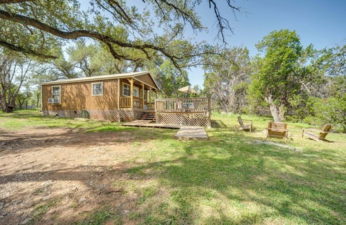 Fredericksburg Cabin | Family-Friendly Hill Country Cabin Rental w/Deck!