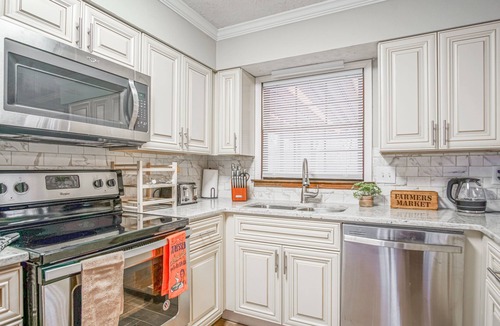 Lithonia House | ✩Family Getaway ✩Game room ✩Pet Friendly ✩Sleeps 15 ✩
