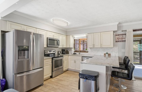 Lithonia House | ✩Family Getaway ✩Game room ✩Pet Friendly ✩Sleeps 15 ✩