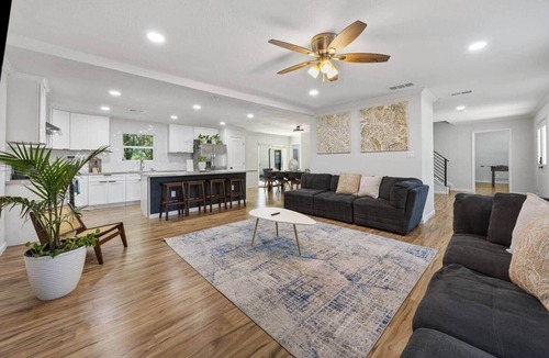 Flower Mound House | Family Getaway with Pool & Fire Pit