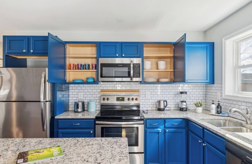 Annapolis House | Family/Group Retreat Near USNA stadium & Downtown Annapolis; Private yard