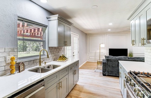 Crowley Cottage | Family Home in Ft Worth Suburbs Near Benbrook Lake