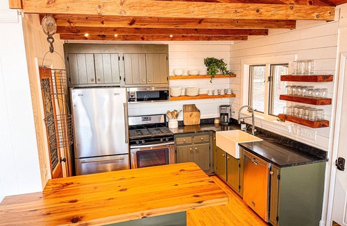 Clarksville House | Family lake house retreat on Kerr Lake