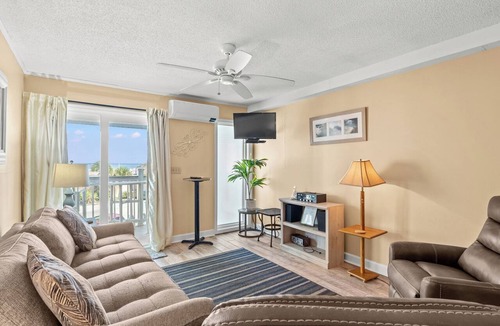 Myrtle Beach Condo | Family-Oriented Beach Condo Near Local Entertainment and Dining Options!