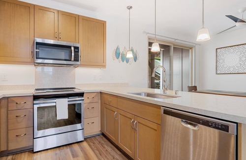 Makaha Valley House | Family Retreat in Mākaha Valley | Sleeps 14 + Beach Gear