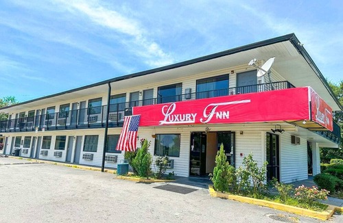 Albany Apartment | Family room with 2 Double Beds