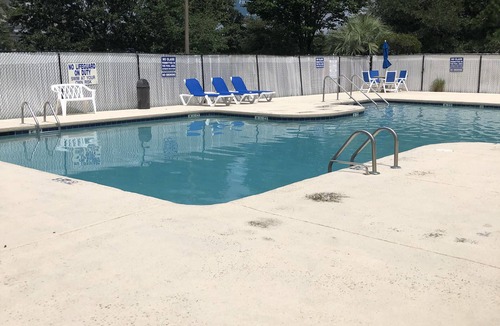 Garden City Condo | Family size condo- 7min to the Beach