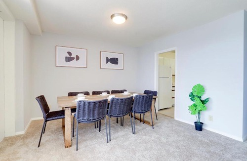 Crystal City Apartment | Family-Sized 3BR Retreat Minutes from Reagan National