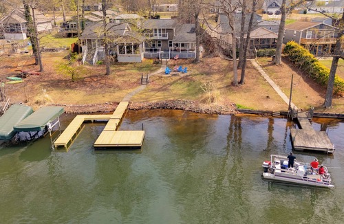 Inman Cottage | Fantastic 4-bedroom Home on Lake Bowen