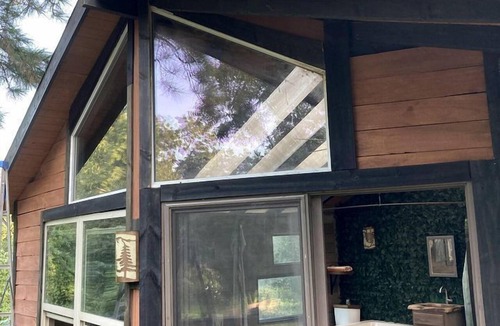 Willis Cabin | Fantastic Tree House Rental for Texas Romantic Getaways