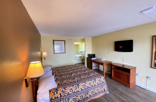 Monroe Hotel | Faremont Inn & Suites Monroe