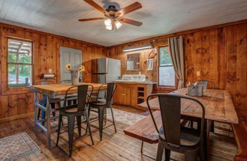 Talking Rock House | Farm House at Kaluna Farm Retreat