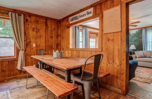 Talking Rock House | Farm House at Kaluna Farm Retreat