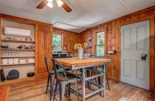 Talking Rock House | Farm House at Kaluna Farm Retreat