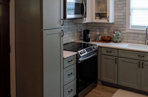 Hendersonville House | Farm Retreat on the French Broad River