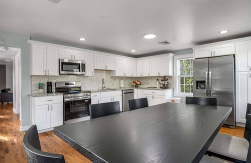 Dalbys Apartment | Farmhouse Sunrise | Upper-level renovated home - a boater