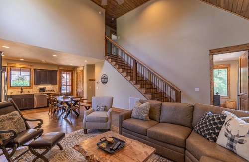 Elk Park House | Fawn Ridge at Eagles Nest - New home with hot tub!