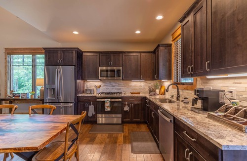 Elk Park House | Fawn Ridge at Eagles Nest - New home with hot tub!