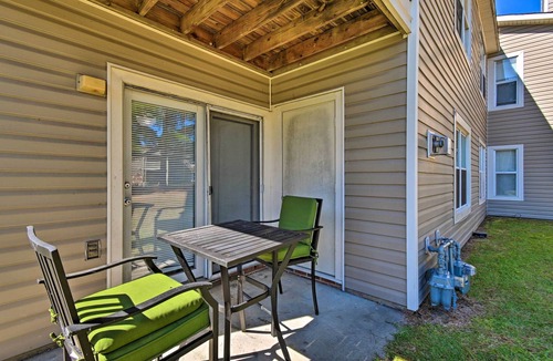 Westover Condo | Fayetteville Condo w/Fireplace: 7 Mi to Dtwn