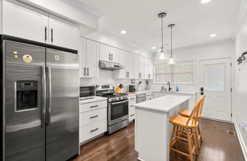 Riverside House | Federal Hill Luxury with Parking & Harbor View Rooftop