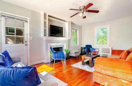 West Hyattsville House | Feel Good Home, Kingbed, Free parking, Backyard