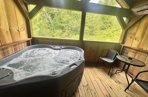 Union Mills Cabin | Feelin' Feisty - Hot Tub, Fireplace, Hike