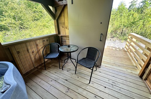 Union Mills Cabin | Feelin' Feisty - Hot Tub, Fireplace, Hike