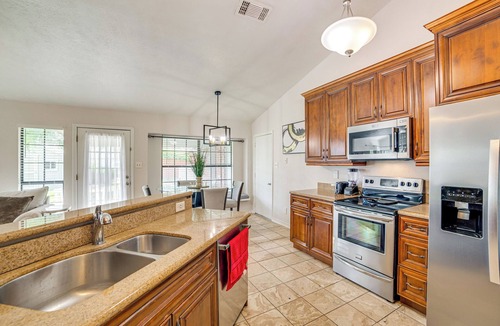 Garland House | Fenced-In Yard: Home < 1 Mi to Lake Ray Hubbard!