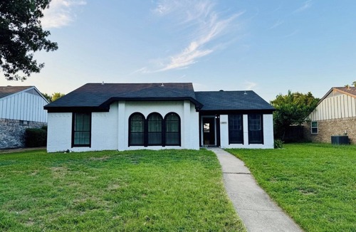 Wylie House | Fenced Yard Fire pit Fireplace Pet Friendly
