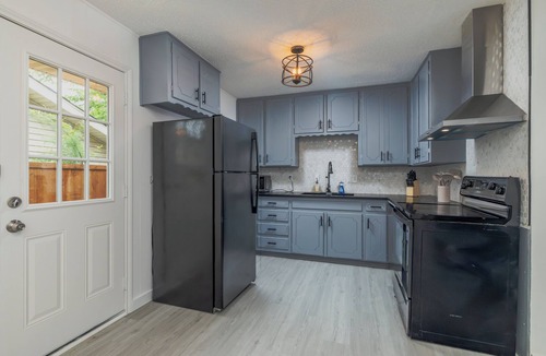 Euless House | Fenced Yard, Garage + Workspace - Pet-Friendly