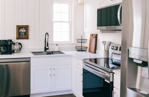 Tappahannock Apartment | Fern and Forest-Restored 1960s Motel, Luxe 2 Bedroom Suite, Woodland Retreat