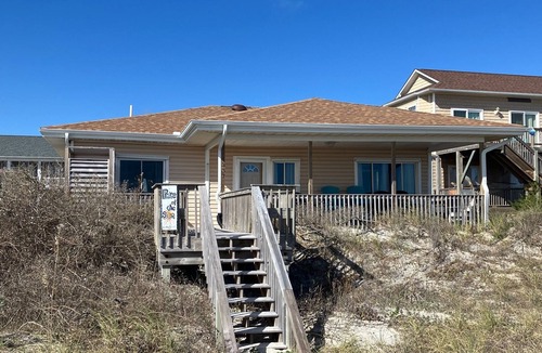 Topsail Beach Cottage | Ferrell - 3 bedroom, 2 bath Oceanfront cottage with WiFi and AC in Topsail Beach