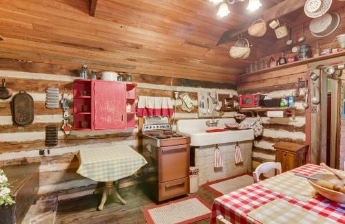 Smith River House | Ferrum Rustic Cabin in the Valley w/Fire Pit
