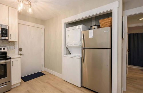 Folly Field Condo | Fiddler’s Cove 20I: Modern 2BR Condo with Pools, Tennis & Pickleball