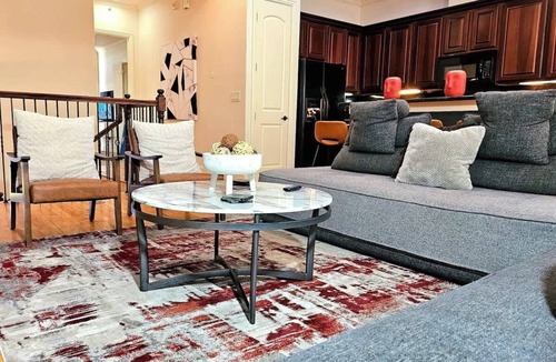 Woodlake - Briar Meadow House | FIFA Escape | Private Jacuzzi | Near Galleria