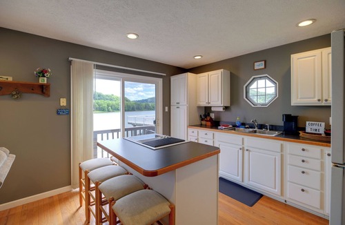 Draper House | Fire Pit & Floating Dock! Claytor Lake Hideout
