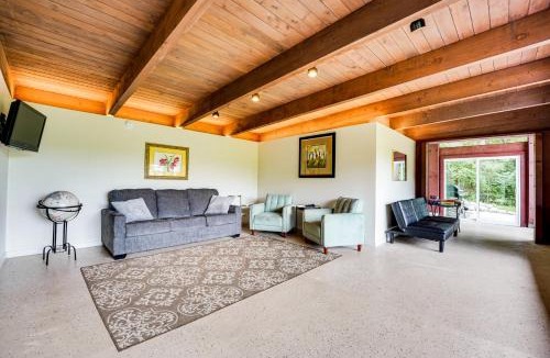 Vandercook Lake House | Fire Pits & Grill: Lakefront Jackson Home