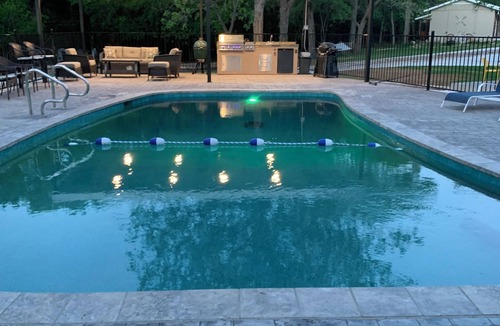 Clifton Cabin | Firefly Cabin, Lake Whitney , Pool & Hot Tub, Boat Parking Fire Pit, Grills.