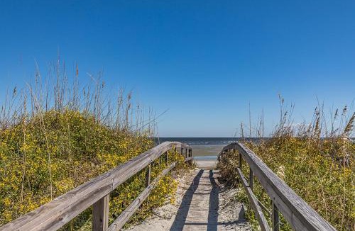 Oceanmarsh Subdivision House | First Floor Condo - Walking distance to beach and pools!