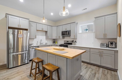 Port Royal House | Fishcamp on 14th - Renovated & Walkable in Port Royal w/Pool