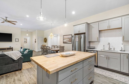 Port Royal House | Fishcamp on 14th - Renovated & Walkable in Port Royal w/Pool