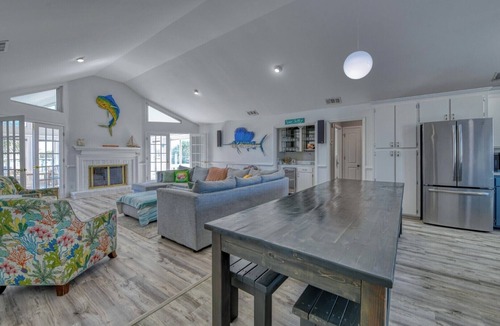 Inlet Harbour House | Five Bedroom Home with a Private Pool on the Channel and Pet Friendly