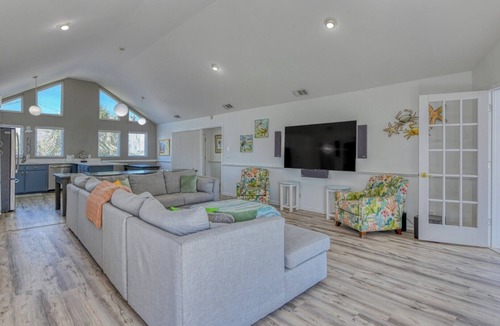 Inlet Harbour House | Five Bedroom Home with a Private Pool on the Channel and Pet Friendly
