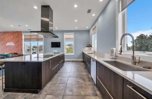 Avalon Beach Estates House | Flamingo DESTINation