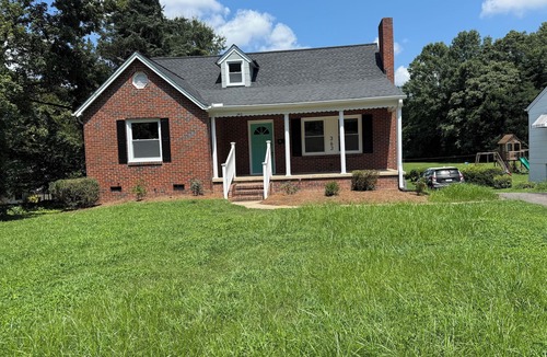 Winston - Salem House | Flexible 4 Bedroom Retreat-2-4BR, Spacious, Cozy Stay for any Getaway &Purpose