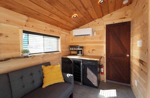 Vermilion Boat Rental | Floating tiny home with AC and WiFi on beautiful Vermilion river