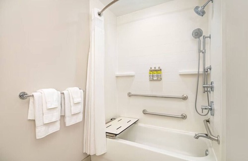 Florence Hotel | Florence Civic 2Queen Studio Pool, Gym, Breakfast